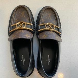 Louis Vuitton Academy Loafer size 7